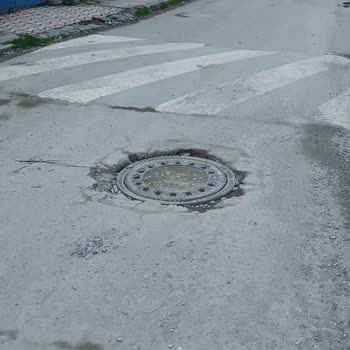 Körfez Mahallesi'nde Aylardır Onarılmayan Bozuk Yollar Araç Ve Yayaları Mağdur Ediyor