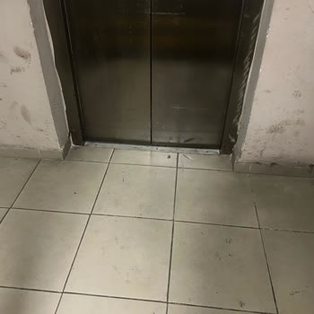 Ortak Alan Temizliği Yapılmıyor, Yönetimden Somut Çözüm Bekliyorum
