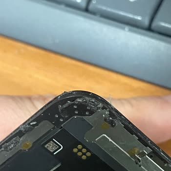 Satın Aldığım İphone 12 Mini'nin Ekranında Yapıştırıcı Kullanılması Nedeniyle Pil Değişiminde Sorun Yaşadım