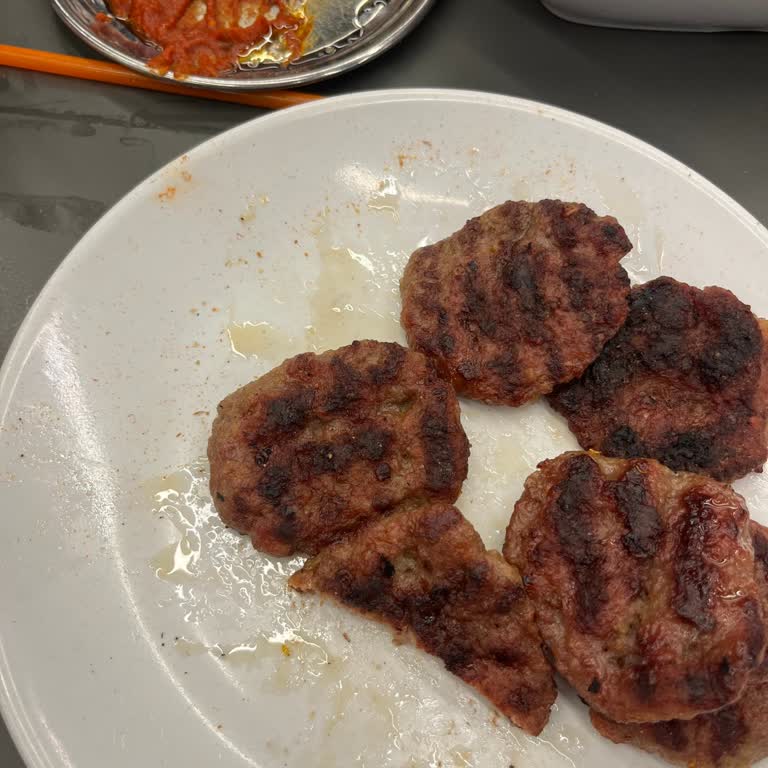 Köfteci Yusuf'ta Hijyen Eksikliği Ve Geç Servis Deneyimi