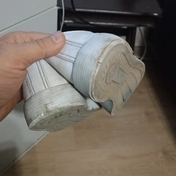 2 Ayda Çatlayan Ayakkabıya Mağazadan Destek Alamadım