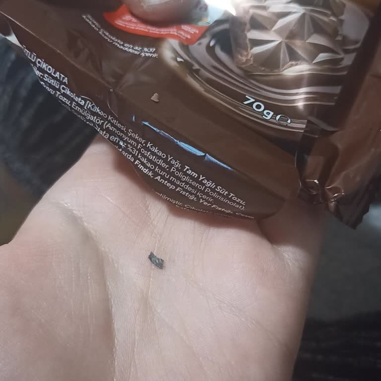 Aldığım Çikolatanın İçinden Metal Cisim Çıktı, Hızlı Çözüm Bekliyorum