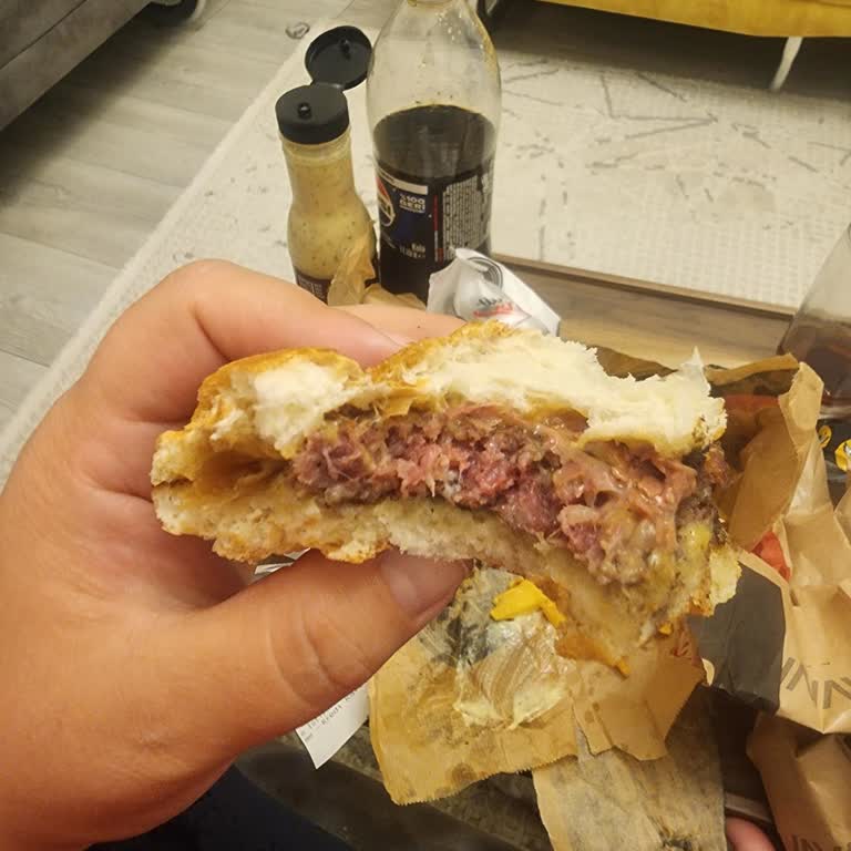 Çiğ Gelen Burger Ve Eksik Ürünler Sipariş Deneyimimi Olumsuz Etkiledi