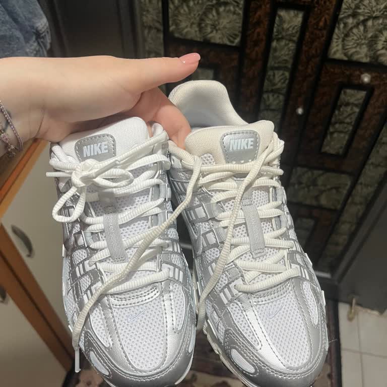 Kusurlu Ve Sararmış Ayakkabı Gönderildi, Destek Hattı Cevap Vermiyor