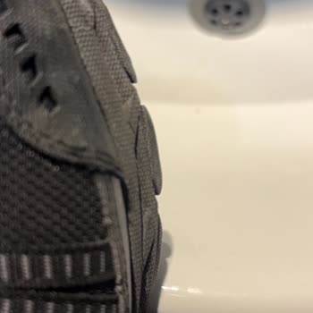 Günlük Kullanımda Dikişleri Patlayan Ayakkabı İçin Garanti Ve İade Sorunu