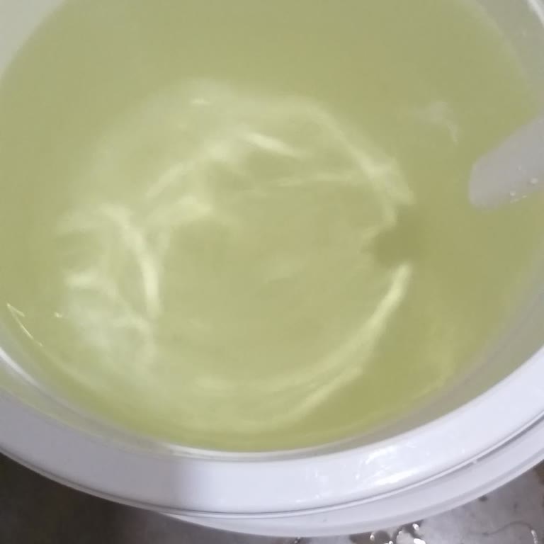 Keçiören'de Musluklardan Sarı Su Akıyor, Acil Çözüm Bekliyoruz