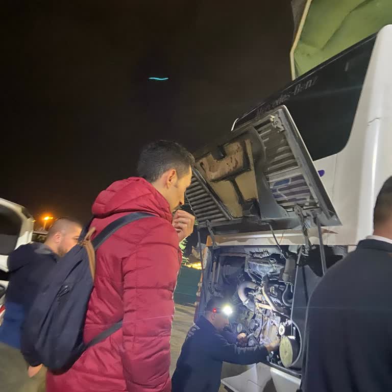 Otobüs Arızası Ve Şoförün Umursamaz Tavrı Yolcuları Mağdur Etti