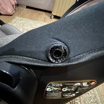 Kullanılmamış Bebek Arabasında Fabrika Hatası: Tente Sürekli Düşüyor