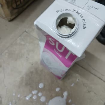 Tarihi Geçmiş Süt Satışı Ve Mağaza Müdürünün Sorumsuz Tavrı Yüzünden Yaşadıklarımız