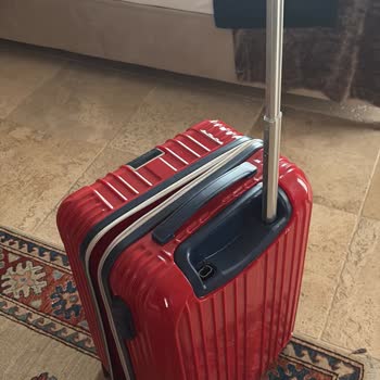 Yeni Alınan Valiz İlk Kullanımda Arızalı Çıktı, Müşteri Hizmetlerine Ulaşılamıyor