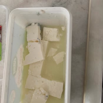 Son Kullanma Tarihi Geçmemiş Sütaş Beyaz Peynirde Küf Sorunu