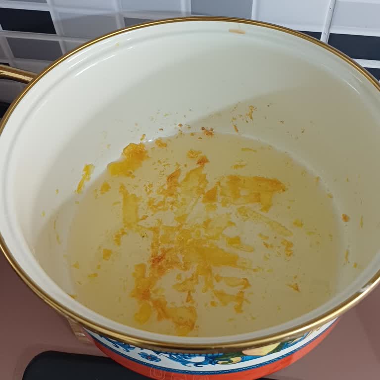 Yeni Aldığım Tencere Sürekli Yapıştırıyor, Değişim Veya İade Talep Ediyorum