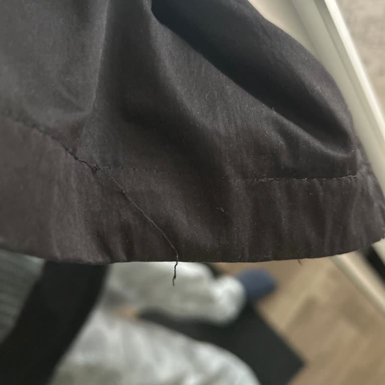 Kısa Sürede Deforme Olan Yağmurluk Ve Mağaza Memnuniyetsizliği