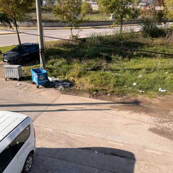 Konteyner Dışındaki Çöplerin Toplanmaması Temizlik Sorunu Yaratıyor