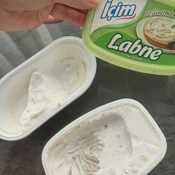 İçim Labne Peynirde Son Kullanma Tarihi Öncesi Küf Oluşumu