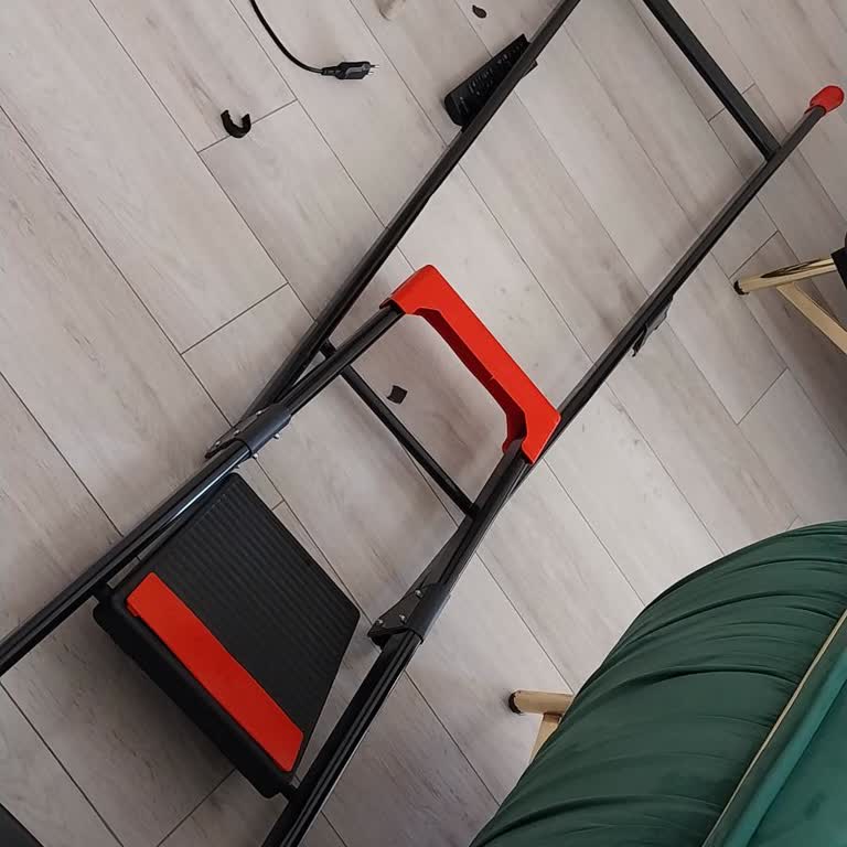 Saraylı Merdivenlerde Ciddi Güvenlik Riski: Kısa Sürede Kırıldı, Yaralanma Yaşandı