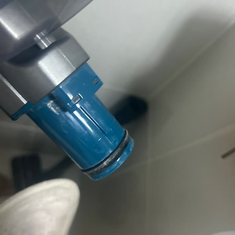 Philips Dikey Süpürgenin Bağlantı Yeri Sürekli Çıkıyor, Temizlik Zorlaşıyor