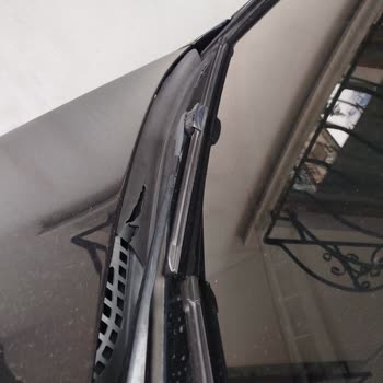 BMW 520i Ön Cam Fitilinde Kronik Deformasyon Ve Güvenlik Riski