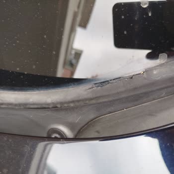 BMW 520i Ön Cam Fitilinde Kronik Deformasyon Ve Güvenlik Riski