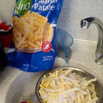 Aldığım Patatesler Küçük Ve Buzluydu, İade Edemedim