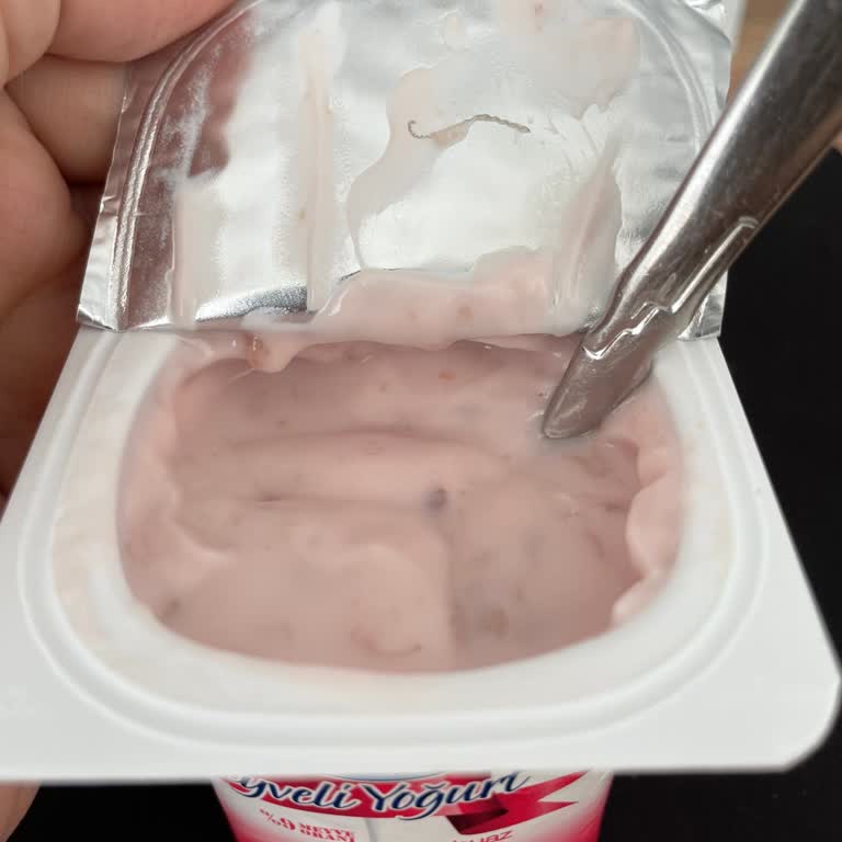 Yoğurdun İçinden Çıkan Tel Parçası Sağlığımı Riske Attı