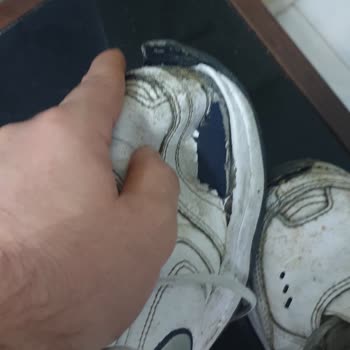 10 Ayda Yırtılan Ayakkabıya FLO’dan Olumsuz İnceleme Yanıtı Mağduriyetimi Artırdı