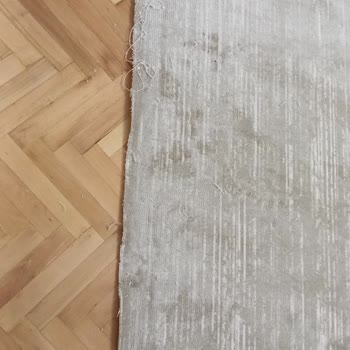 Dikişsiz Gelen Halı Ve Sürekli Ertelenen Çözüm Nedeniyle Mağduriyet Yaşadık