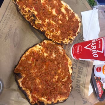 Sbarro Viaport Şubesinde Standartsız Ve Yanık Lahmacun Deneyimi