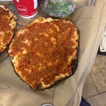 Sbarro Viaport Şubesinde Standartsız Ve Yanık Lahmacun Deneyimi