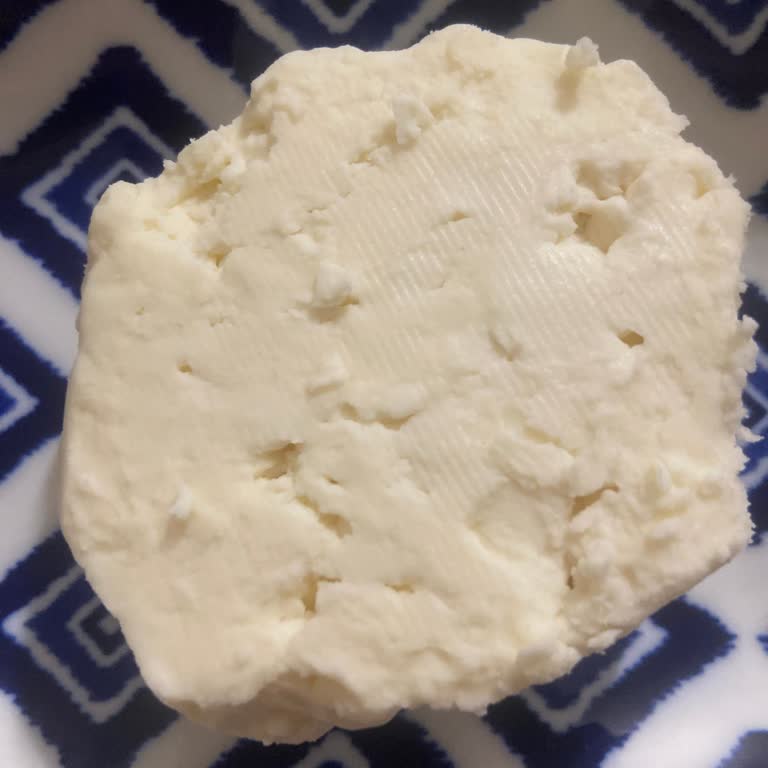 Yeni Alınan Ezine Beyaz Peynirin Bozuk Çıkması Ve Şirketten Geri Dönüş Alınamaması