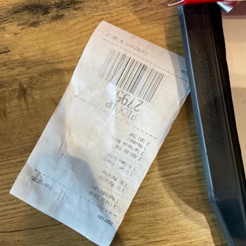 Çıtır Tavuk Burger'de Tavuk Tüyüyle Karşılaştım, Hijyen Konusunda Endişeliyim