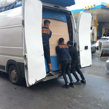 Sözleşmesiz Ve Sorumsuz Taşıma Deneyimi: Eşyalarımız Minibüse Sığmadı, Saatlerce Bekletildik