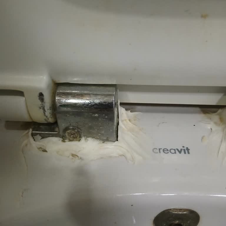 Klozet Kapağı Menteşesi İçin Yedek Parça Bulamıyorum, Çözüm Bekliyorum