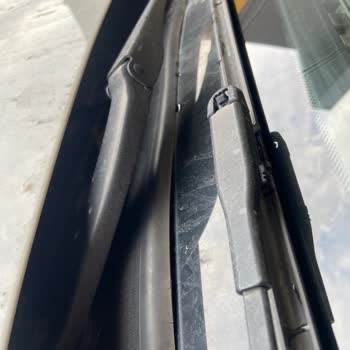 BMW 116i Ön Cam Fitili Ve Far Buğulanması Sürüş Güvenliğimi Etkiliyor