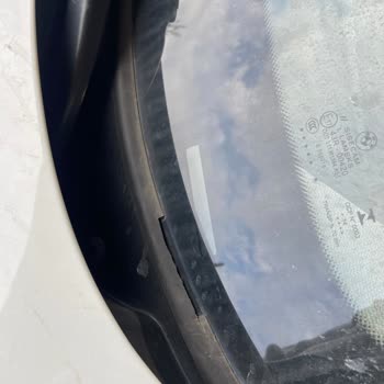 BMW 116i Ön Cam Fitili Ve Far Buğulanması Sürüş Güvenliğimi Etkiliyor