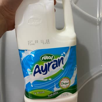 Sütaş 2 Litrelik Ayranda Son Kullanma Tarihi Geçmemiş Üründe Küf Oluşumu