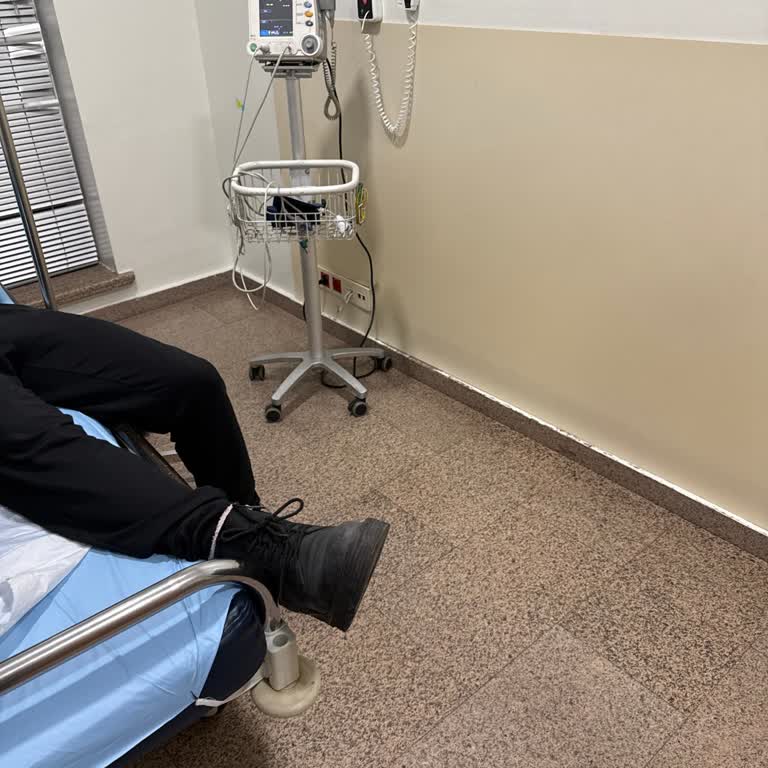 Yeni Yüzyıl Üniversitesi Hastanesi'nde Yetersiz Refakatçi Alanı Ve İlgisiz Personel Deneyimi!