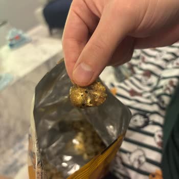 Peyman Nutz Paketinden Taş Benzeri Cisim Çıkması Endişesi