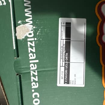 Pizza Hazırlanırken Hijyen Kurallarına Uyulmadı Personel Eldivensiz Ve Bonesiz Çalıştı