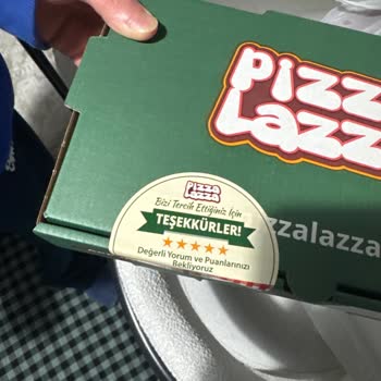 Pizza Hazırlanırken Hijyen Kurallarına Uyulmadı Personel Eldivensiz Ve Bonesiz Çalıştı
