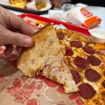 Terra Pizza'da İnce Hamurlu Ve Kalitesiz Pizza Deneyimi Hayal Kırıklığı Yarattı