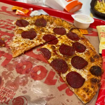 Terra Pizza'da İnce Hamurlu Ve Kalitesiz Pizza Deneyimi Hayal Kırıklığı Yarattı