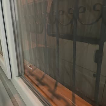 Uzun Süredir Yanlış Park Edilen Araç Nedeniyle Evde Mağduriyet Ve Güvenlik Riski