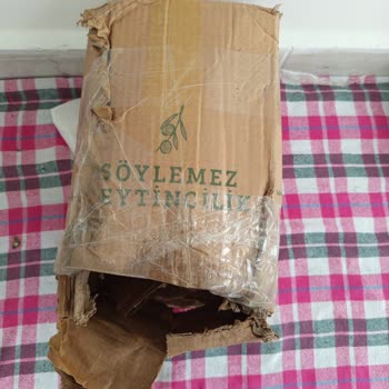 Söylemez Zeytincilik Suları Akmış Kutusu Islanmış ve Yırtılmış