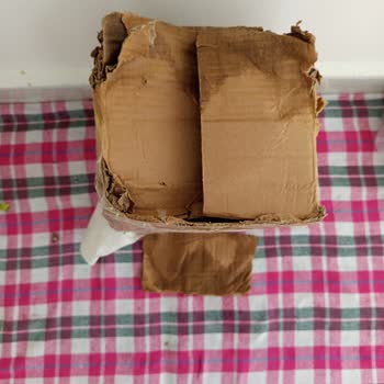 Söylemez Zeytincilik Suları Akmış Kutusu Islanmış ve Yırtılmış