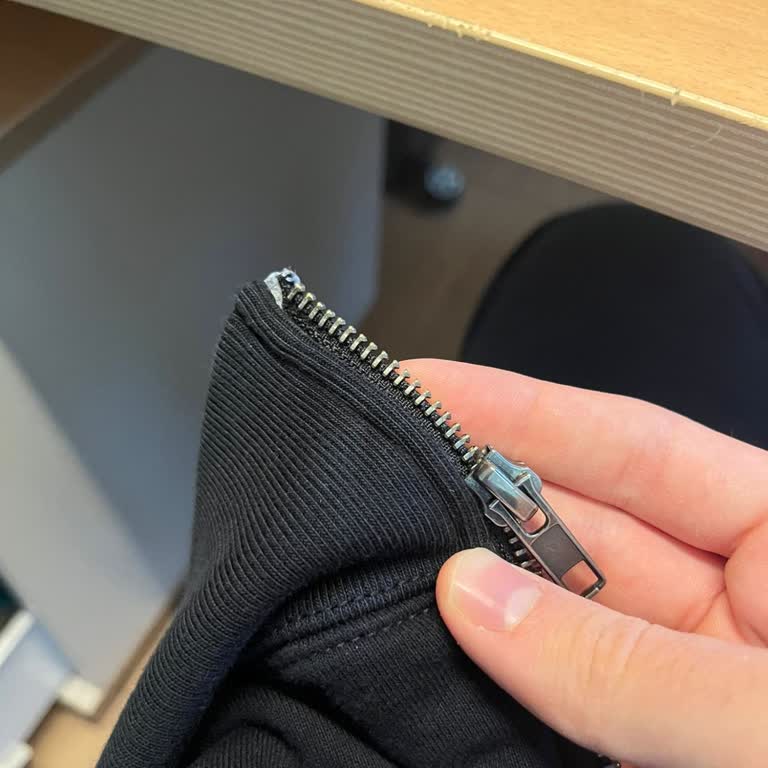 Yeni Alınan Sweatshirt’ün Fermuarı Kısa Sürede Koptu, Çözüm Bekliyorum
