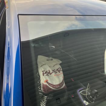 Yetkili Serviste Ön Camım Kırıldı, Sorumluluk Alınmıyor