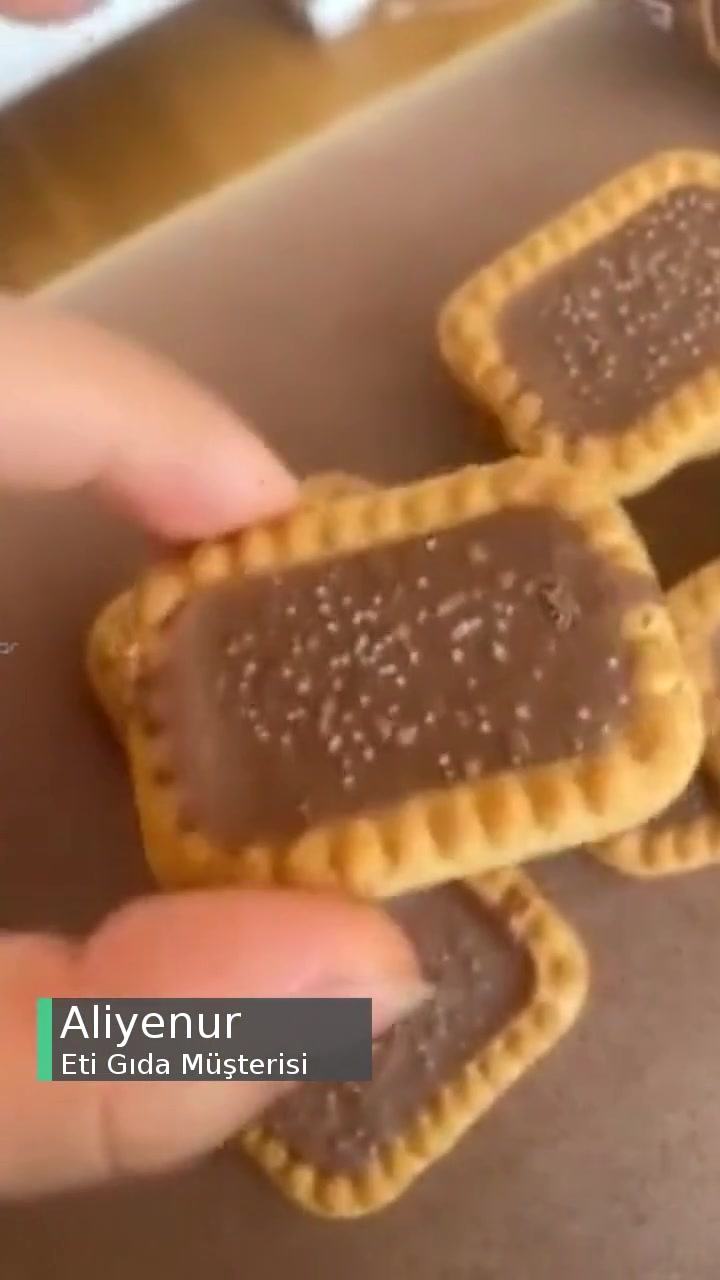 Eti Küflü Bisküvi videonun kapak resmi