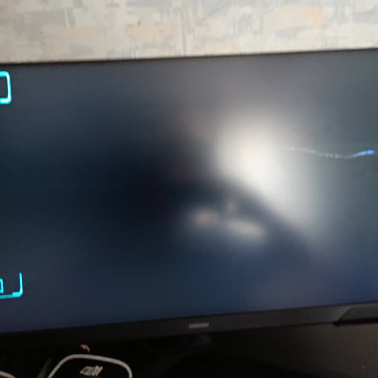 Yeni Alınan Monitörün Paneli Kendi Kendine Kırıldı: Hayal Kırıklığı Ve Çözüm Beklentisi