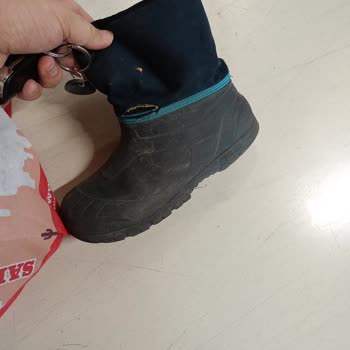 Çocuk Botu Kısa Sürede Yırtıldı Mağaza Fiş Olmadığı İçin Yardımcı Olmadı